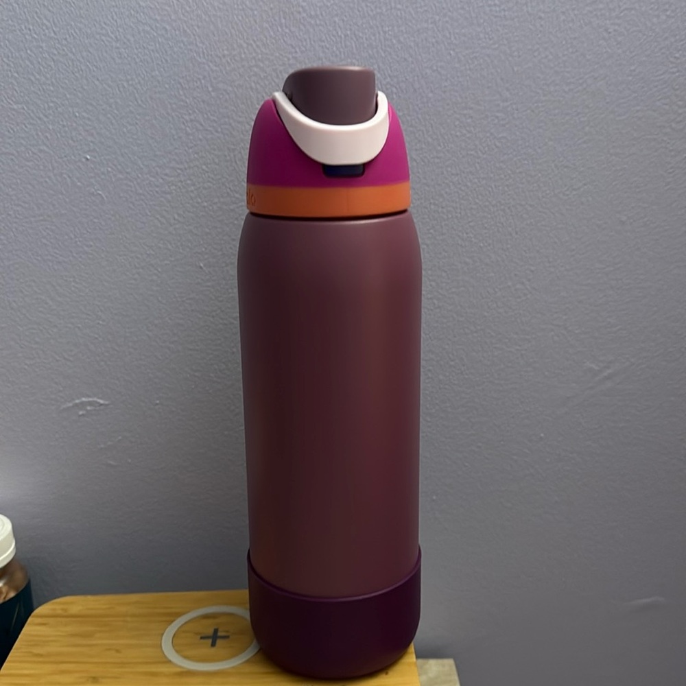 Owala 40oz Freesip  with silicone boot